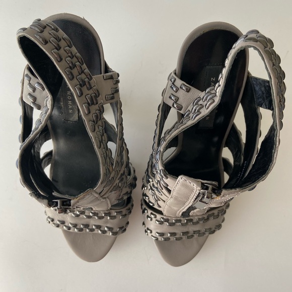 Chic modern Zara strappy and studded block heeled Sandals - Picture 2 of 11